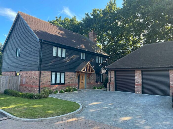 5 Bedroom Detached House For Sale In High Oaks, Newington, ME9