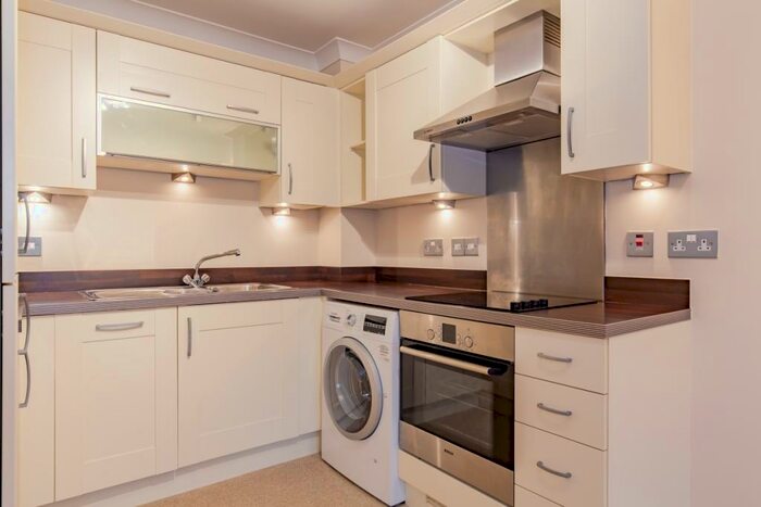 2 Bedroom Apartment To Rent In Mill Walk, Witney, OX28