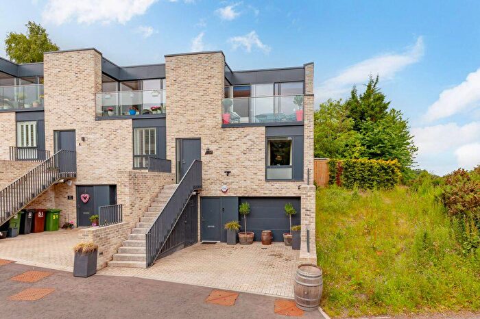 4 Bedroom Town House For Sale In Baberton Avenue, Juniper Green, EH14