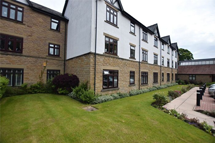 2 Bedroom Flat To Rent In Flat, Richmond House, Street Lane, Leeds, West Yorkshire, LS8