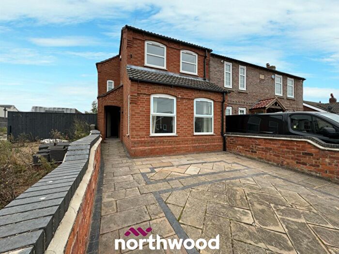 4 Bedroom Semi-Detached House For Sale In South End, Thorne, Doncaster, DN8