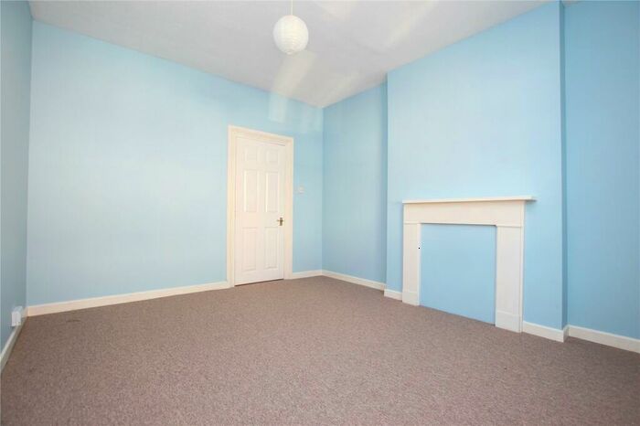 2 Bedroom Flat To Rent In Victoria Road, Worthing, West Sussex, BN11