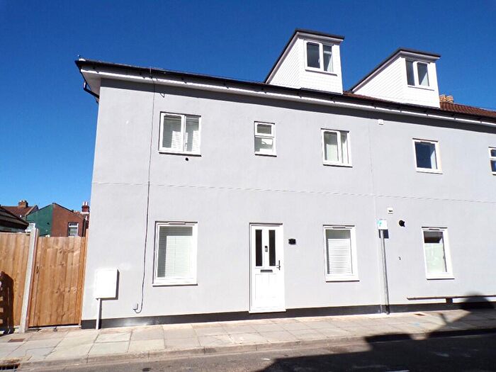 3 Bedroom Semi Detached House To Rent In Byron Road, Portsmouth, Hampshire, PO2