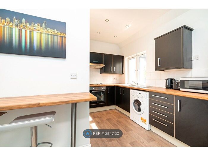 3 Bedroom Flat To Rent In Binley Road, Coventry, CV3