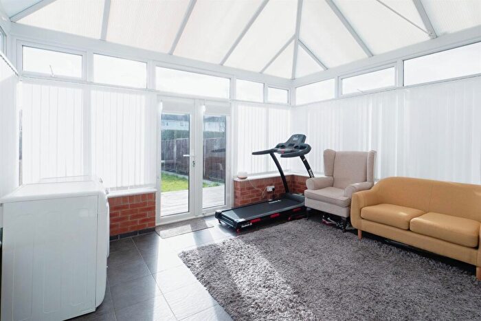 3 Bedroom Terraced House For Sale In Thurncourt Road, Leicester, LE5