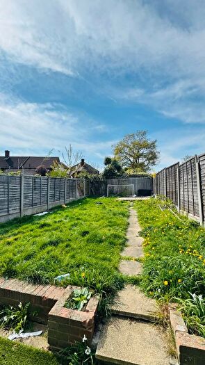 3 Bedroom Terraced House To Rent In Charlbury Crescent, Romford, RM3