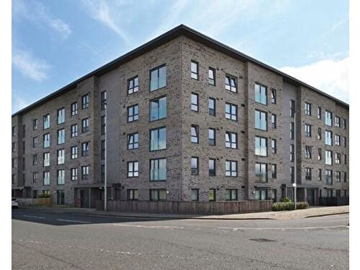 3 Bedroom Flat To Rent In Sandpiper Drive, Edinburgh, EH6