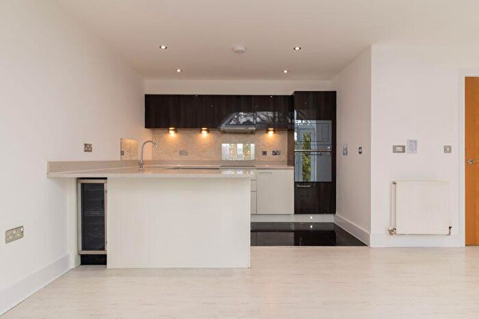 2 Bedroom Flat For Sale In Westhall Road, Warlingham, CR6