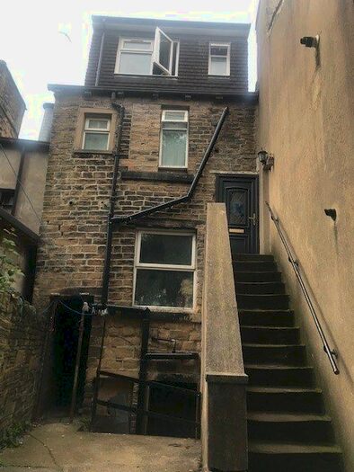 3 Bedroom Terraced House To Rent In Leeds Road, Idle, Bradford, BD10