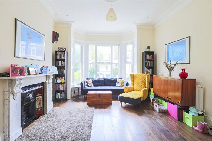 3 Bedroom Apartment To Rent In Tufnell Park Road, Holloway, London, N7