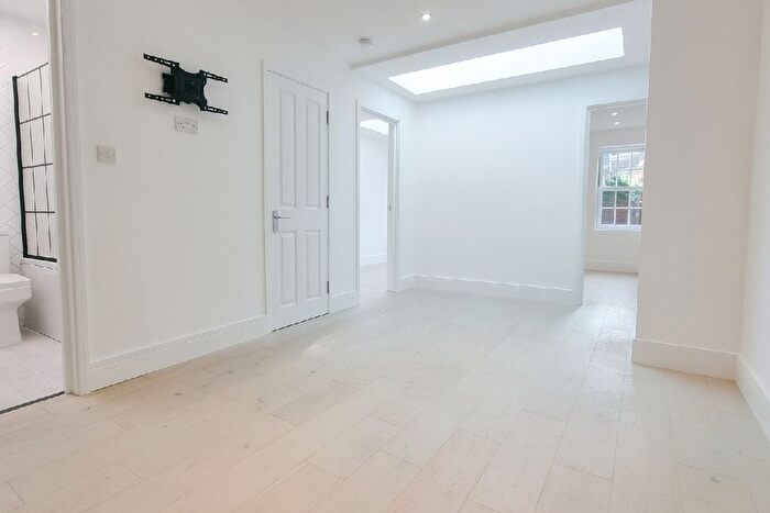 2 Bedroom Flat For Sale In Green Street, London, E13