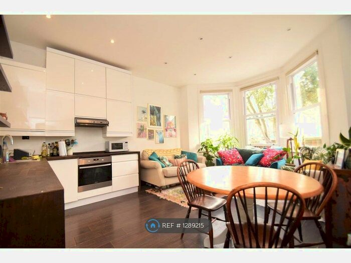 2 Bedroom Flat To Rent In St. Margarets Road, Twickenham TW1