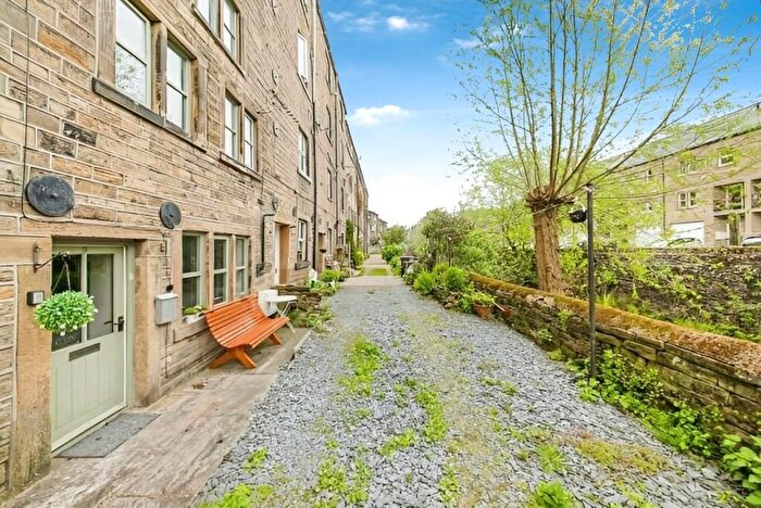 1 Bedroom Terraced House For Sale In Scar Fold, Huddersfield Road, Holmfirth, West Yorkshire, HD9