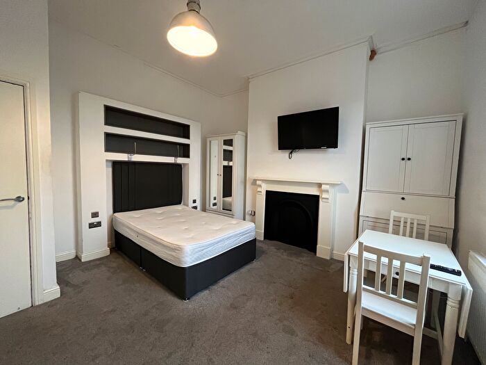 1 Bedroom Studio To Rent In Flat, Clarendon Road, LS2