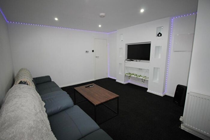 7 Bedroom House To Rent In Chestnut Avenue, Leeds, LS6