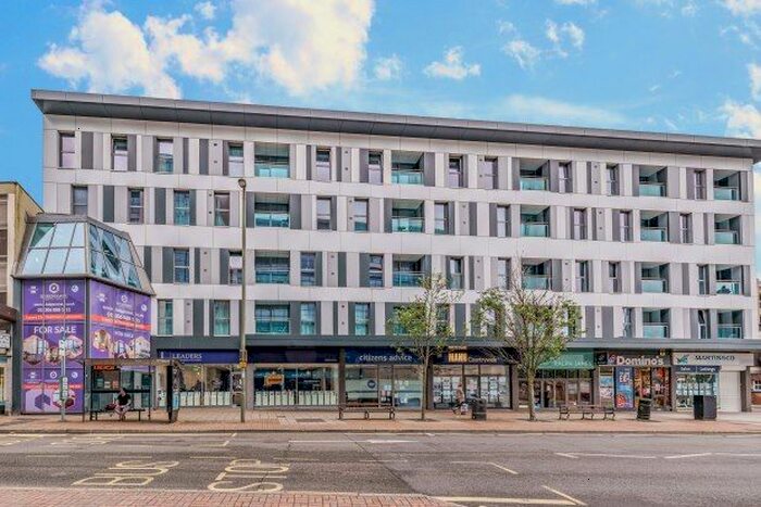 1 Bedroom Flat To Rent In High Street, Redhill RH1