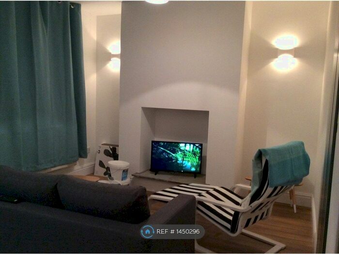 4 Bedroom Terraced House To Rent In Eades Street, Salford, M6