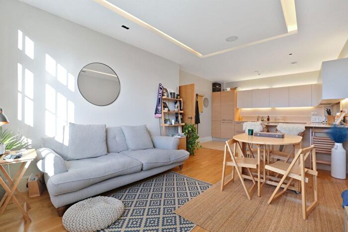 2 Bedroom Flat For Sale In Camberwell Grove, London, SE5
