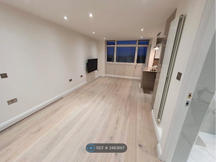 Studio To Rent In Wanstead, London, E11