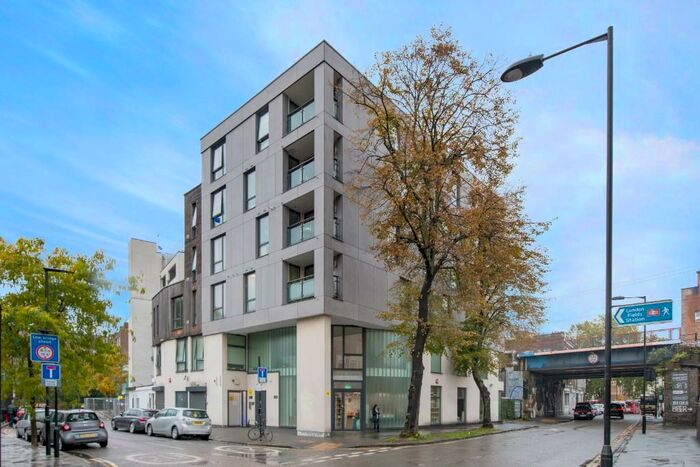 2 Bedroom Flat To Rent In Triangle Road, London, E8