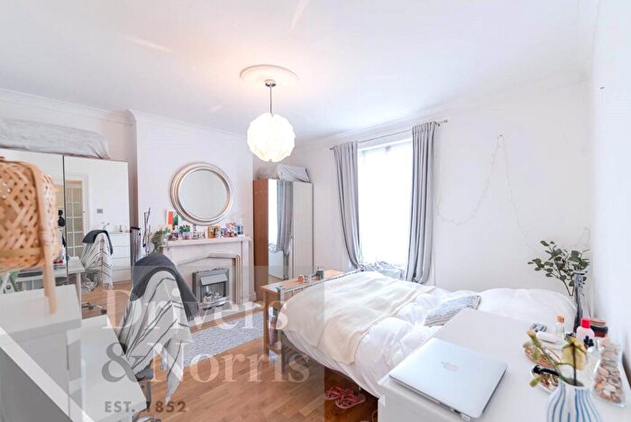 3 Bedroom Apartment To Rent In Parkhurst Road, Holloway, London, N7
