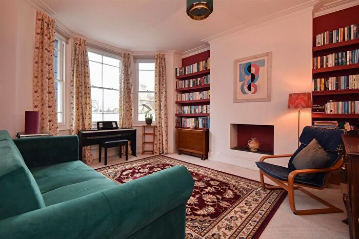 2 Bedroom Flat For Sale In Magdalen Road, St. Leonards-On-Sea, TN37