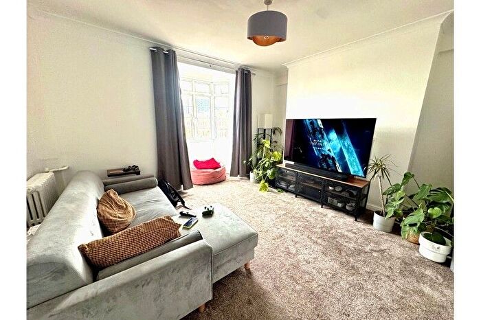 1 Bedroom Flat To Rent In Hammersmith Road, Hammersmith, Hammersmith, W6
