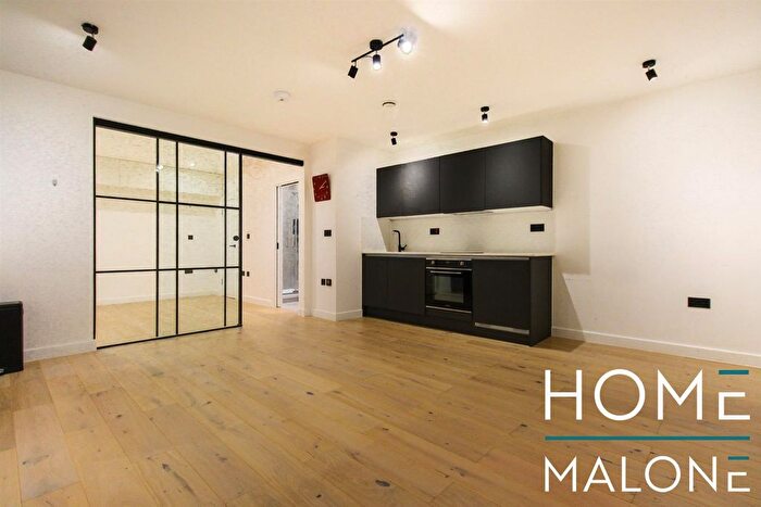 1 Bedroom Flat To Rent In Manhattan Apartments, London, E17