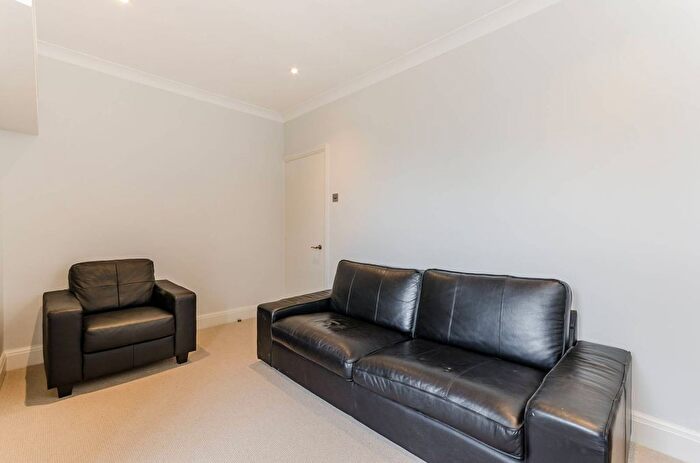 2 Bedroom Flat To Rent In Great Titchfield Street, Marylebone, London, W1W