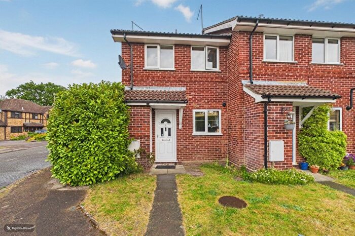 2 Bedroom End Of Terrace House To Rent In Tarragon Close, Farnborough, Hampshire, GU14