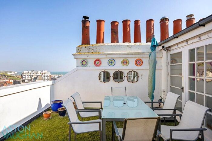 3 Bedroom Apartment For Sale In Lewes Crescent, Brighton, BN2