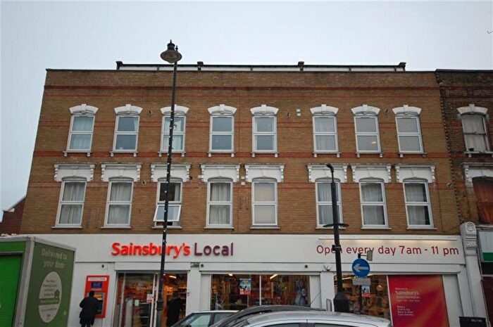 1 Bedroom Flat To Rent In Stoke Newington High Street, Stoke Newingotn, London, N16