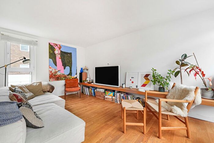 2 Bedroom Flat To Rent In Falcon Court, City Garden Row, N1