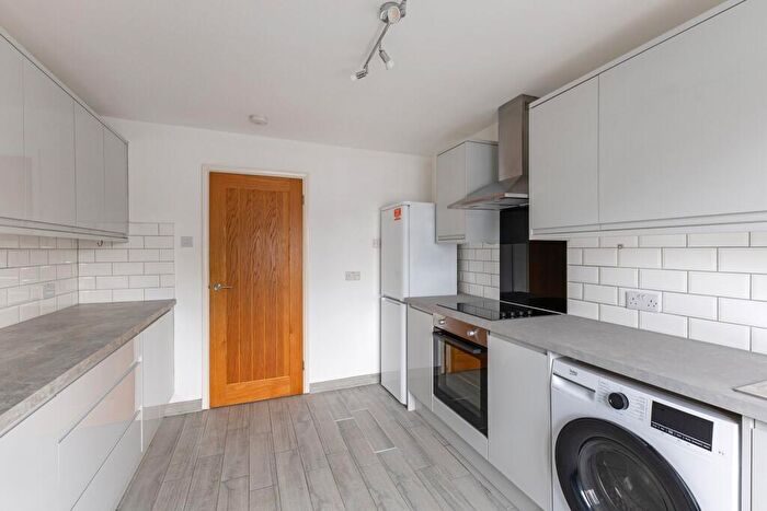 2 Bedroom Flat To Rent In Hermitage Parade, High Street, Ascot, Berkshire, SL5