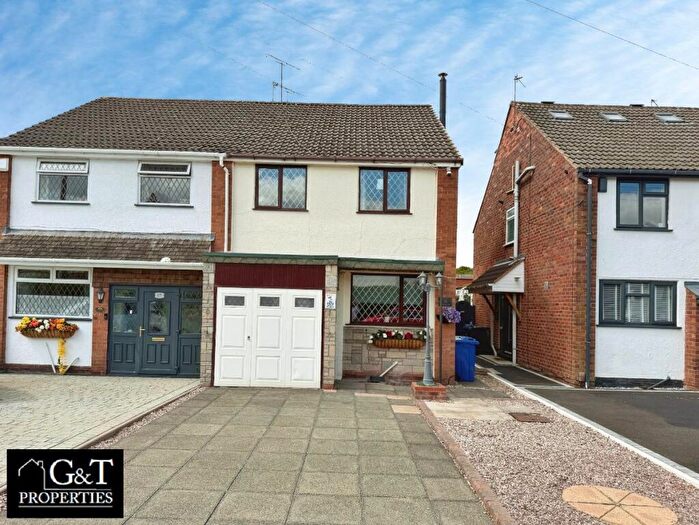3 Bedroom Semi Detached House For Sale In Cottage Street, Kingswinford, DY6