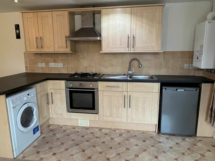 2 Bedroom Flat To Rent In Sylvania Drive, Exeter, EX4