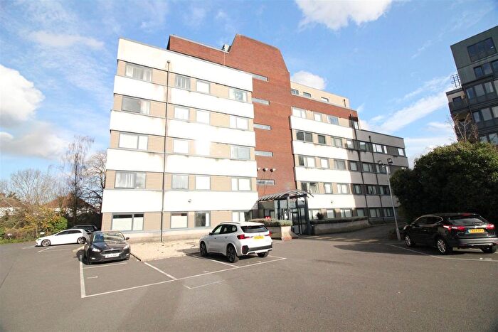 3 Bedroom Flat For Sale In Clayton Road, Hayes, UB3