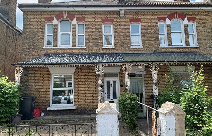 2 Bedroom Flat To Rent In Crescent Road, Ramsgate, Kent, CT11