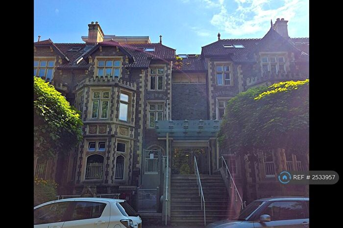 2 Bedroom Flat To Rent In Royal Parade, Tyndalls Park, Bristol, BS8