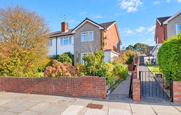 2 Bedroom Ground Maisonette For Sale In Ogwen Drive, Lakeside, Cardiff, CF23