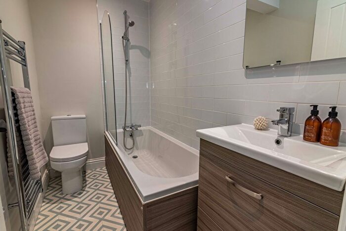 2 Bedroom Flat To Rent In Apartment, Powell House, LN5