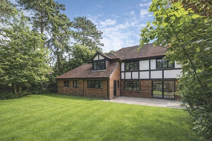 4 Bedroom Detached House To Rent In Chadworth Way, Raleigh Drive, Esher, Surrey, KT10