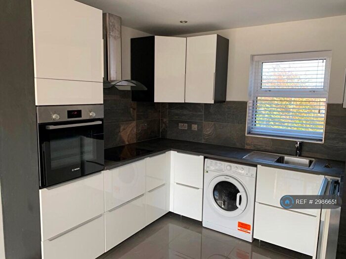 2 Bedroom Flat To Rent In Blackthorn Close, Cambridge, CB4