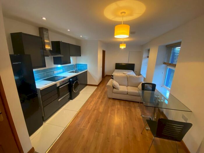 Studio To Rent In Walter Road, Swansea, SA1