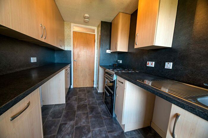 3 Bedroom Flat To Rent In P – Finlow Terrace, Dundee, DD4