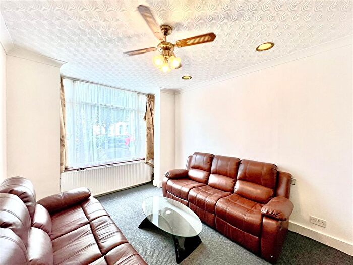 4 Bedroom Terraced House To Rent In Queens Road, Southall, UB2