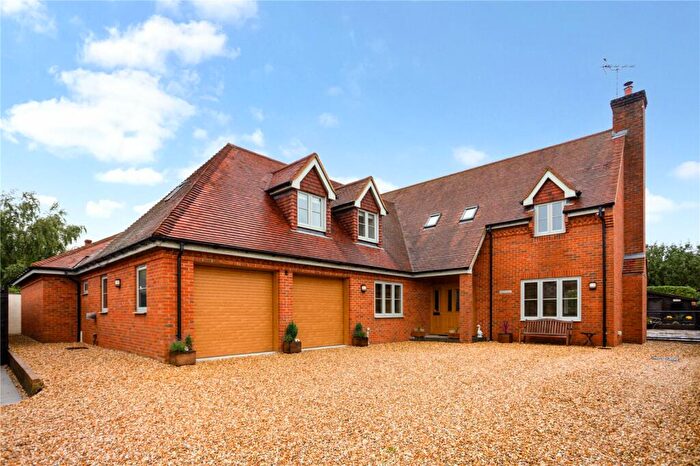 4 Bedroom Detached House For Sale In Beech Close, Penton Harroway, Andover, Hampshire, SP11