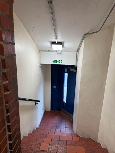 2 Bedroom Flat To Rent In Kennington Park Road, London, SE11