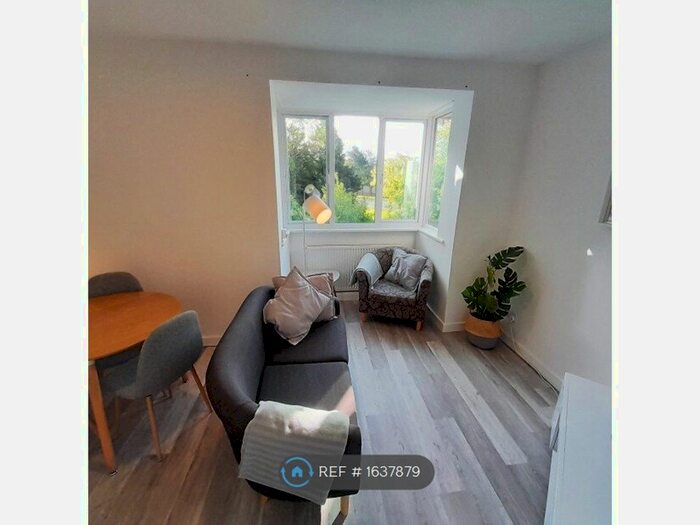 1 Bedroom Flat To Rent In Heatherfield Court, Wilmslow, SK9