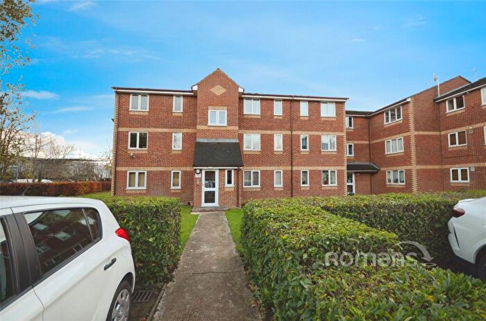 1 Bedroom Flat To Rent In Walpole Road, Slough, Berkshire, SL1